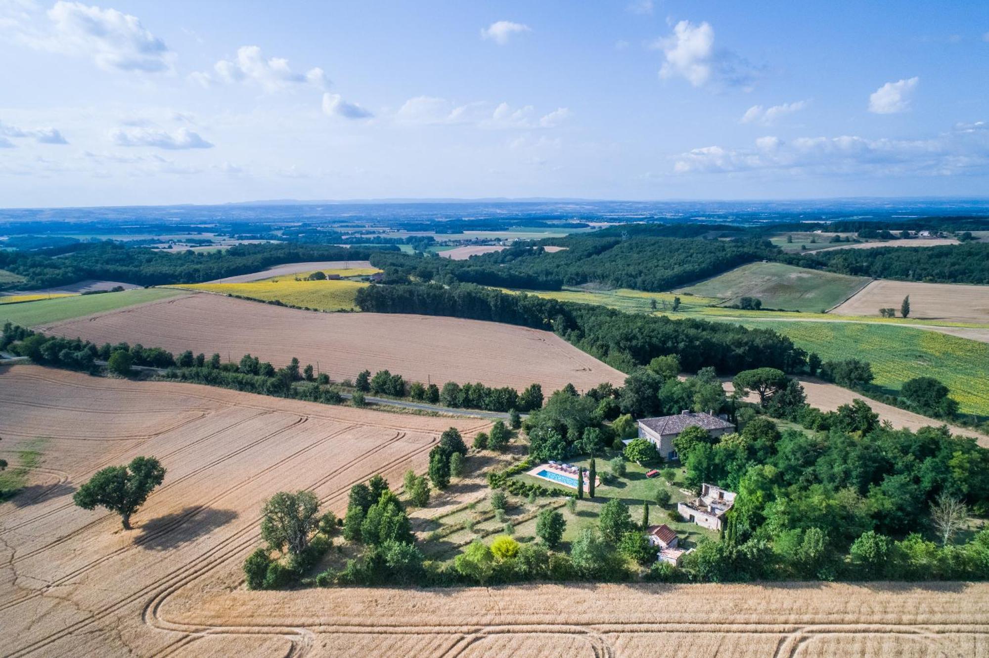 Au Mas Des Calmettes Bed & Breakfast Parisot  Luaran gambar
