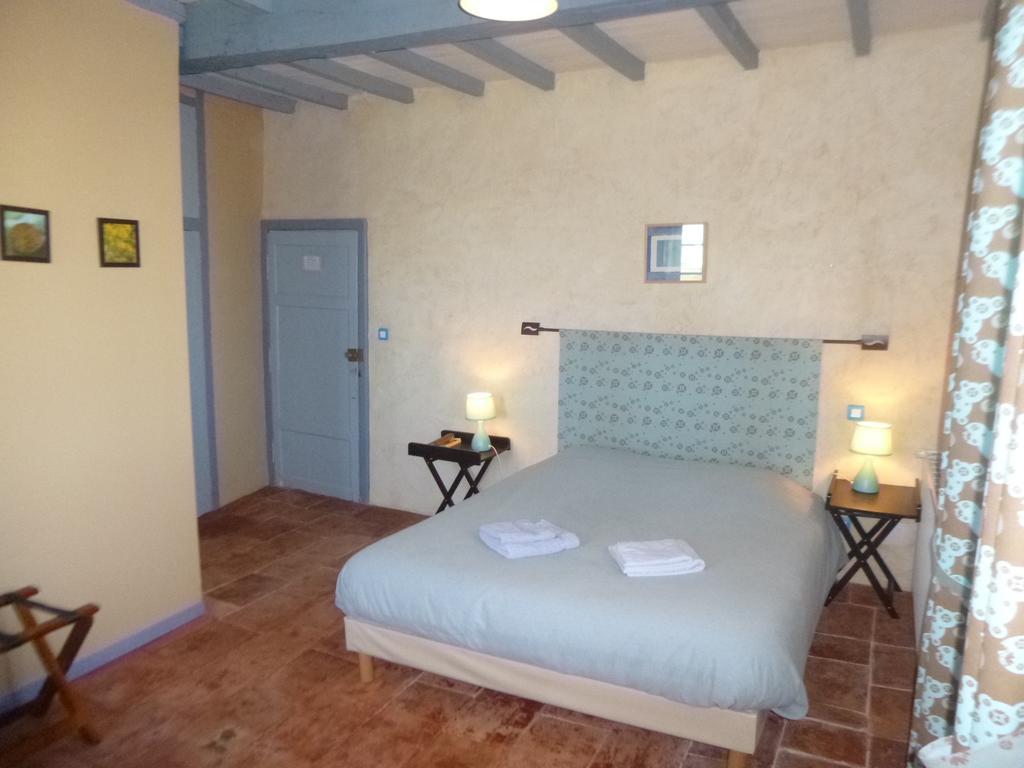 Au Mas Des Calmettes Bed & Breakfast Parisot  Bilik gambar
