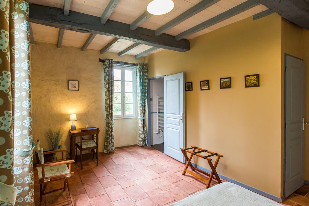 Au Mas Des Calmettes Bed & Breakfast Parisot  Luaran gambar