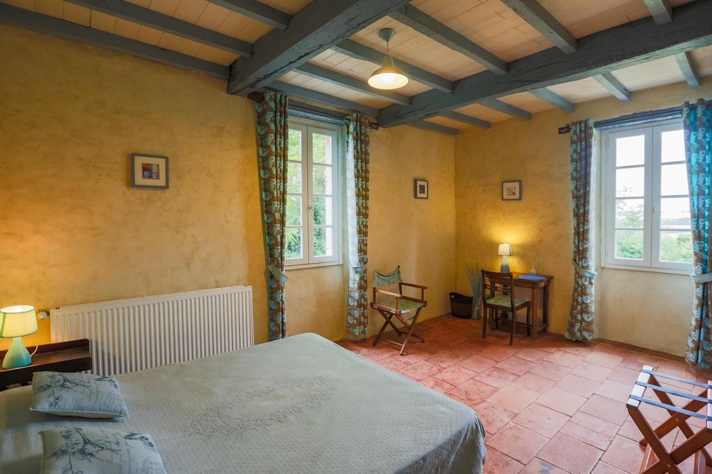 Au Mas Des Calmettes Bed & Breakfast Parisot  Luaran gambar