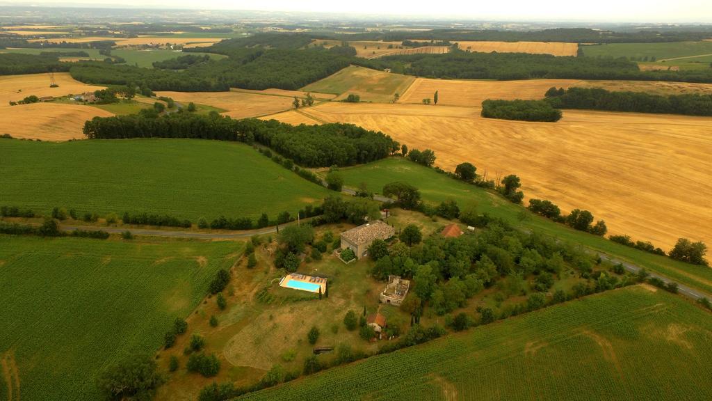 Au Mas Des Calmettes Bed & Breakfast Parisot  Luaran gambar