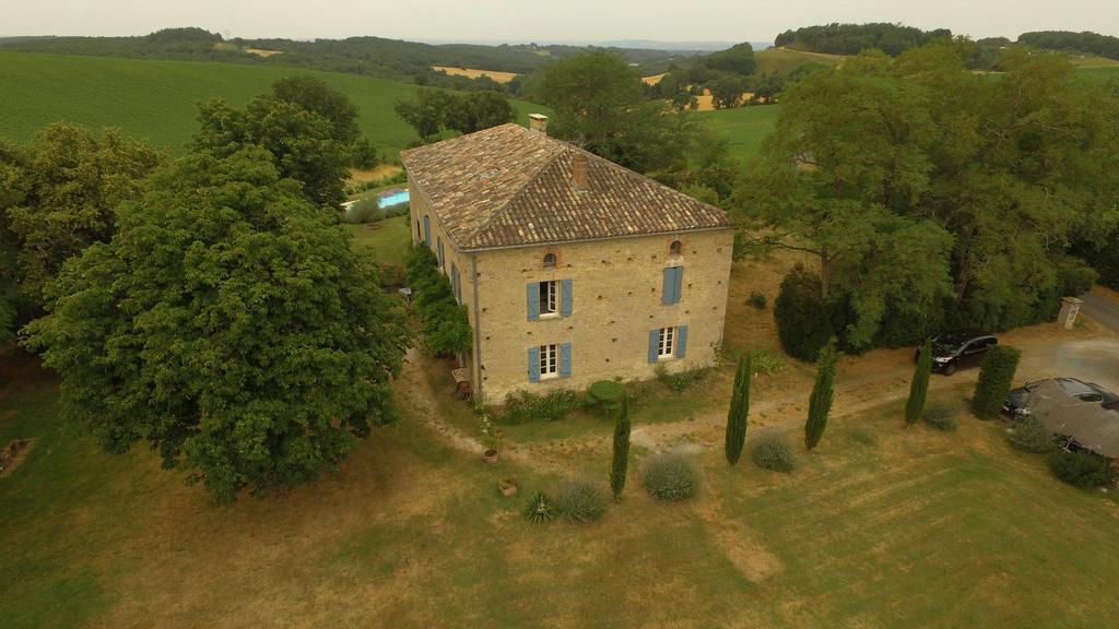 Au Mas Des Calmettes Bed & Breakfast Parisot  Luaran gambar